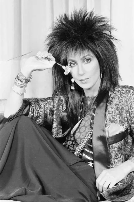 Framed Print : Cher, American singer and actress, in London for the premiere of her new film, Mask Framed Print : Cher, American singer and actress, in London for the premiere of her new film, Mask