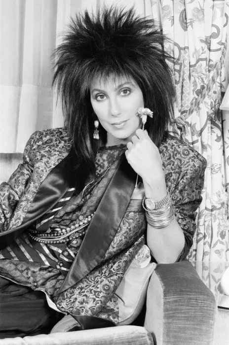 Framed Print : Cher, American singer and actress, in London for the premiere of her new film, Mask Framed Print : Cher, American singer and actress, in London for the premiere of her new film, Mask