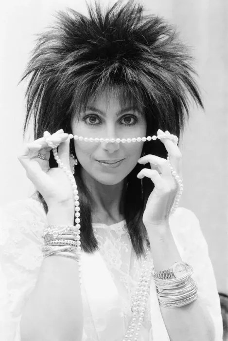 Framed Print : Cher, American singer and actress, in London for the premiere of her new film, Mask Framed Print : Cher, American singer and actress, in London for the premiere of her new film, Mask