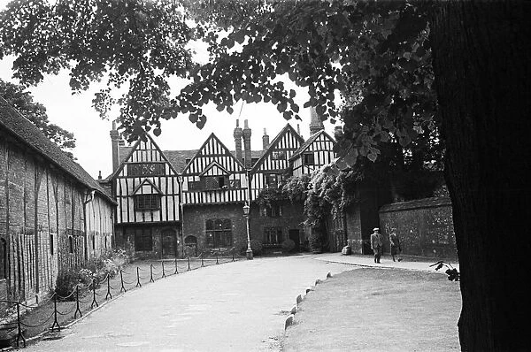 Cheyneys Court in Winchester, Circa 1945