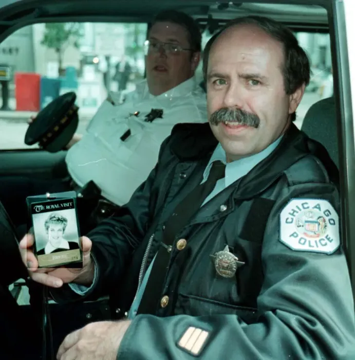 Framed Print : CHICAGO POLICEMAN SHOWS HIS PRINCESS DIANA PASS FOR THE STATE VISIT 1996 Framed Print : CHICAGO POLICEMAN SHOWS HIS PRINCESS DIANA PASS FOR THE STATE VISIT 1996