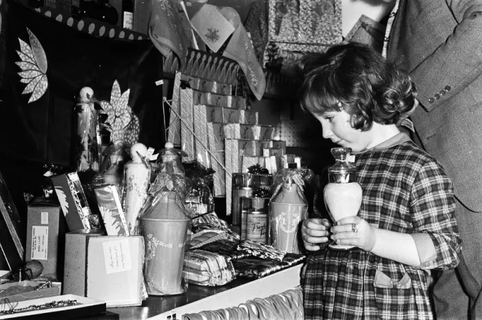 Framed Print : Child buys christmas present for mother, 27th November 1963 Framed Print : Child buys christmas present for mother, 27th November 1963