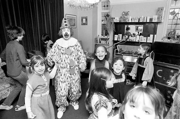 Child Entertainer: Mr. Blower the clown seen here at a ChildrenIs birthday party