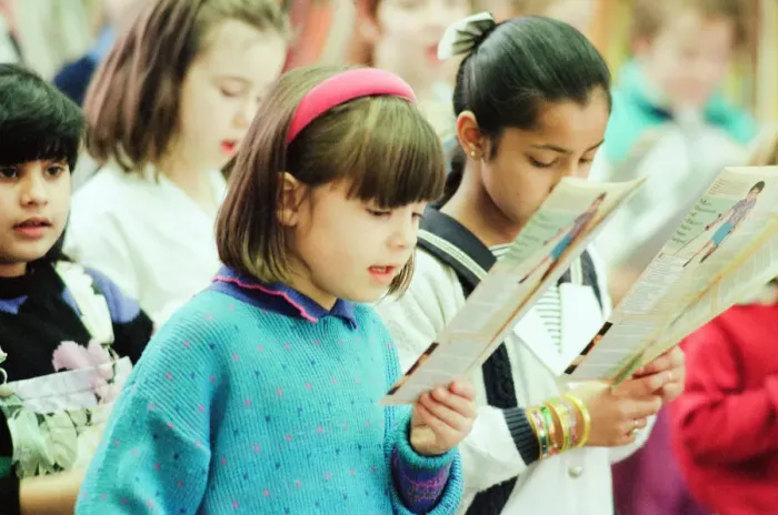 Framed Print : Children from Abingdon Junior School caused quite a stir when they sang Christmas Carols Framed Print : Children from Abingdon Junior School caused quite a stir when they sang Christmas Carols