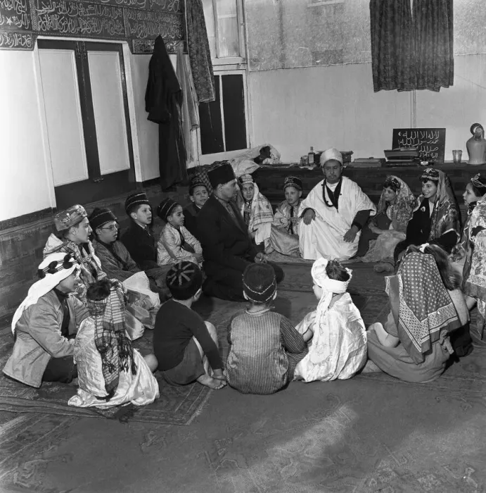 Framed Print : Children attend the Peel Street Mosque in Tiger Bay, Cardiff. 1st March 1954 Framed Print : Children attend the Peel Street Mosque in Tiger Bay, Cardiff. 1st March 1954