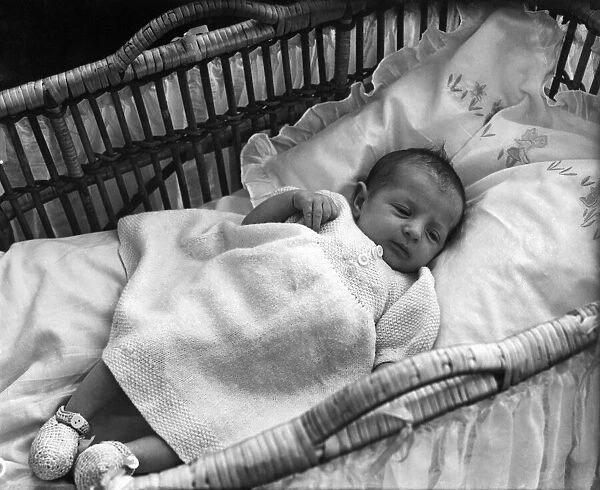 Children: Babies. Janet Trayler, 4 weeks old. August 1943 P009093