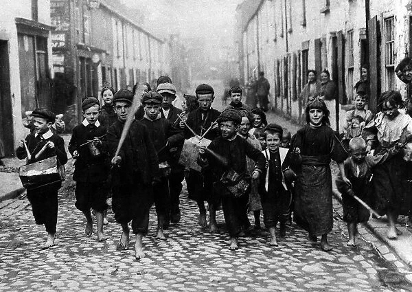Children of Belfast Dockers who are on strike for better conditions