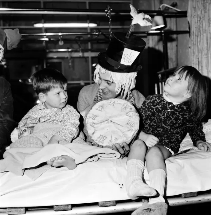 Framed Print : Children of Booth Hall Hospital meet character from Alice in Wonderland: Donna George, 5