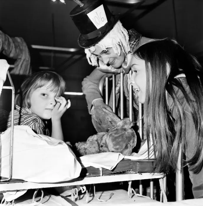 Framed Print : Children of Booth Hall Hospital meet character from Alice in Wonderland: Janet Harrop, 5 Framed Print : Children of Booth Hall Hospital meet character from Alice in Wonderland: Janet Harrop, 5