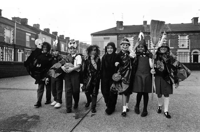 Framed Print : Children celebrating Halloween in Liverpool. 31st October 1989 Framed Print : Children celebrating Halloween in Liverpool. 31st October 1989