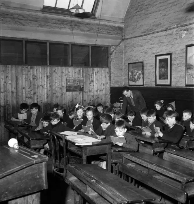 Framed Print : Children of the Duncan family at their school situated in a Manchester slum area Framed Print : Children of the Duncan family at their school situated in a Manchester slum area