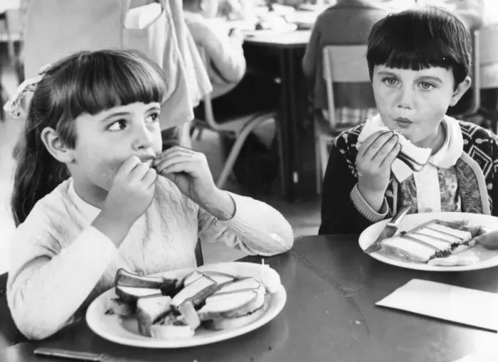 Framed Print : Children eating their school meals at Grange Park Infants school, Sunderland in 1967