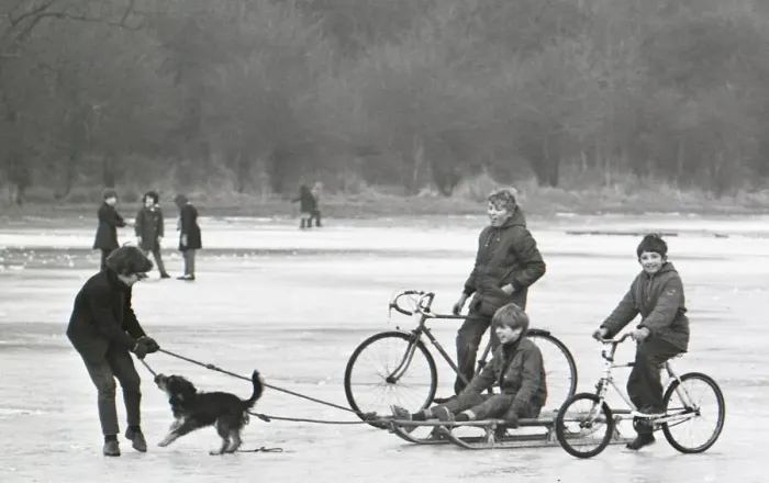 Framed Print : Children enjoy skating on the ice at Welchs Meadow, Leamington Framed Print : Children enjoy skating on the ice at Welchs Meadow, Leamington
