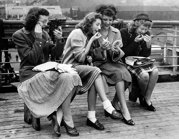 Children evacuated to the USA return home to England. They went away as school children