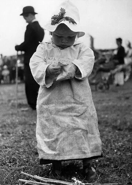 Children: Fancy Dress: Wishford Fair Fancy Dress Contest. Wendy Goodman. May 1951 P024239