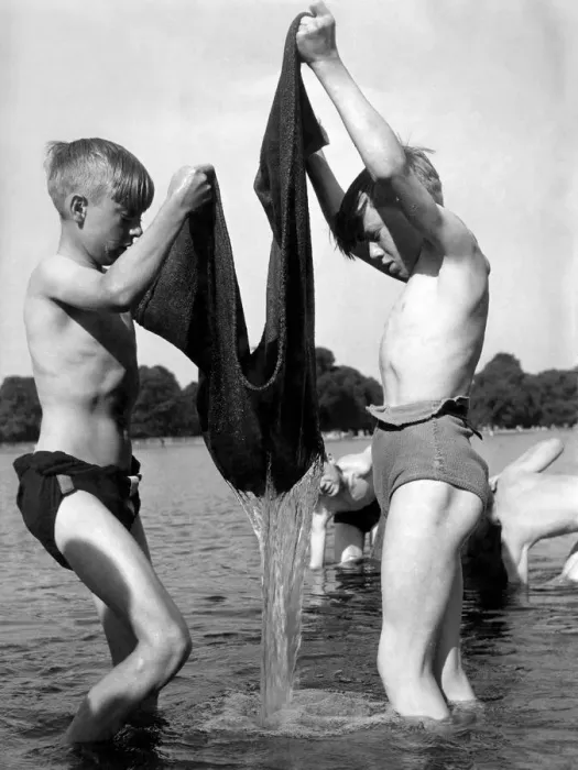 Framed Print : Children fishing with the aid of a sack 5th June 1952. The youngsters drag