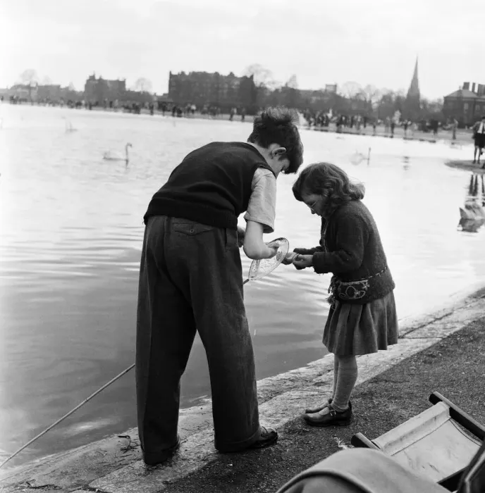 Framed Print : Children fishing in Kensington Gardens pond, London. 25th April 1955