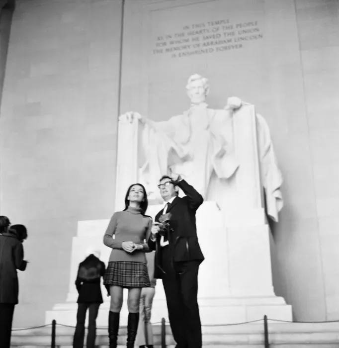 Framed Print : Children: Holiday makers with their cameras, pictured in Washington