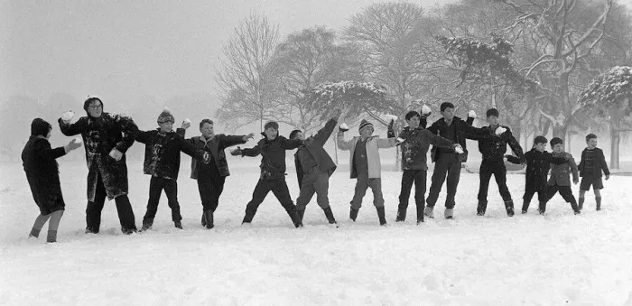 Framed Print : Children on holiday from school throwing snowballs and playing in the snow on Tooting Bec Framed Print : Children on holiday from school throwing snowballs and playing in the snow on Tooting Bec