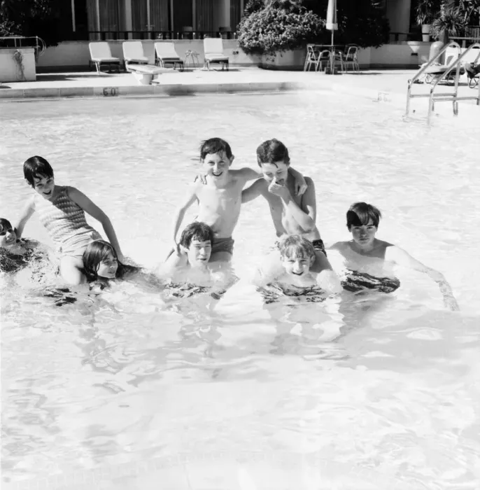 Framed Print : Children: Holidays: Holiday makers bathing in the pool at the Robert Meyer Hotel, Orlando Framed Print : Children: Holidays: Holiday makers bathing in the pool at the Robert Meyer Hotel, Orlando