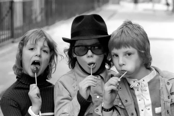 Framed Print : Children / Humour: The Kojak Kids: Three young Kojak fans who come from Holborn Left to Framed Print : Children / Humour: The Kojak Kids: Three young Kojak fans who come from Holborn Left to