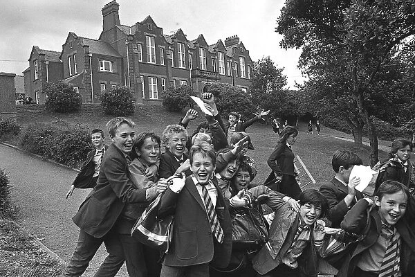 Children leaving Ysgol Penrallt, Pwllheli for the last time July 1988