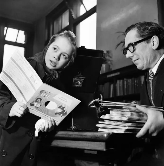 Framed Print : Children listerning to talking books at Bermondsey Library. January 1953 C6332-001