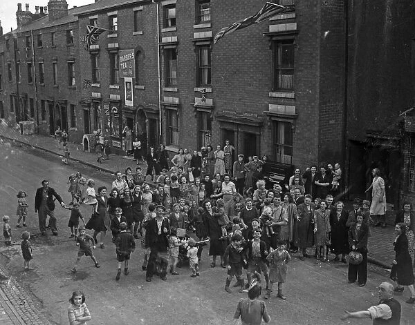 Children, Mums and Dad celebrate VJ Day on the streets of Birmingham 15th August 1945