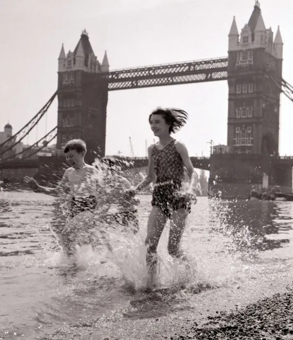 Framed Print : Children paddling on the foreshore below Tower Bridge July 1959 Framed Print : Children paddling on the foreshore below Tower Bridge July 1959