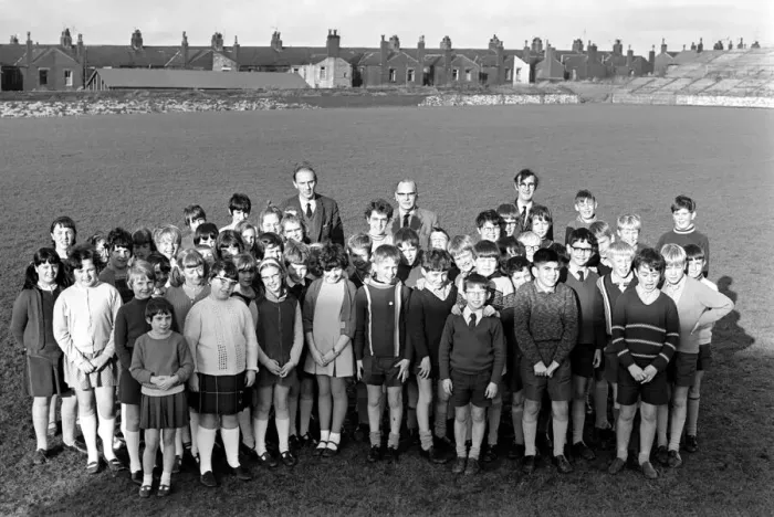 Framed Print : The children of Peel Park Junior School, Accrington, who went on holiday to Bournemouth Framed Print : The children of Peel Park Junior School, Accrington, who went on holiday to Bournemouth