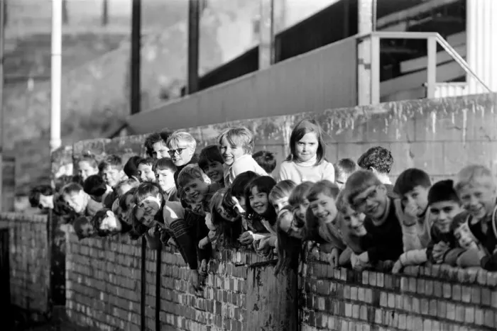 Framed Print : The children of Peel Park Junior School, Accrington, who went on holiday to Bournemouth Framed Print : The children of Peel Park Junior School, Accrington, who went on holiday to Bournemouth
