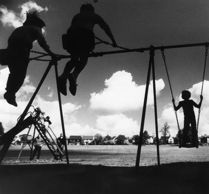 Framed Print : Children playing on The Common, Saffron Walden, Essex, 28th May 1985 Framed Print : Children playing on The Common, Saffron Walden, Essex, 28th May 1985