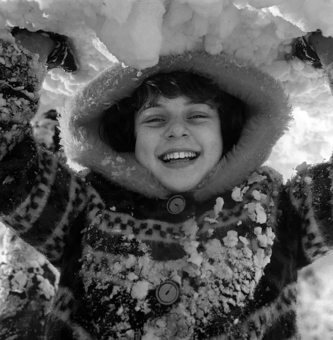 Framed Print : Children playing in the snow on Hampstead Heath on New Years Day 1962 A girl holds