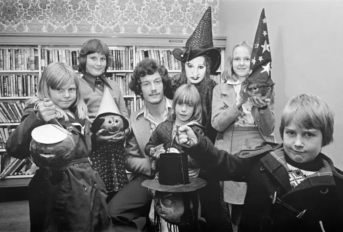 Framed Print : Children taking part in a Turnip Lantern Competition ahead of Halloween Framed Print : Children taking part in a Turnip Lantern Competition ahead of Halloween