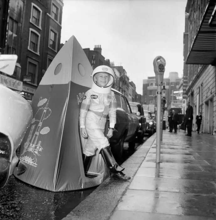 Framed Print : Children. Toys: The British Toy Manufacturers Association held a pre-Christmas display of