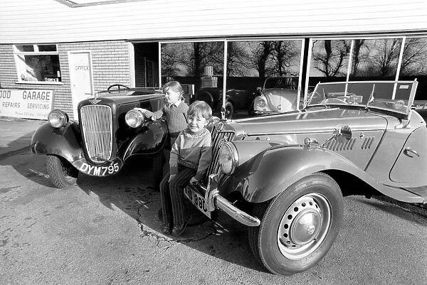 Children with Vintage Cars. Austin and M. G. January 1975 75-00391-006