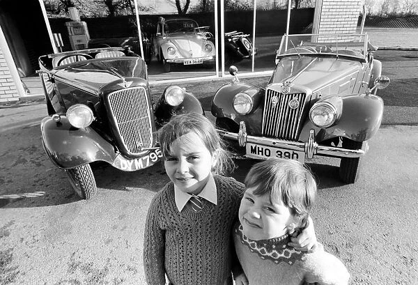 Children with Vintage Cars. Austin and M. G. January 1975 75-00391-004