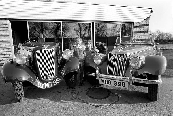 Children with Vintage Cars. Austin and M. G. January 1975 75-00391-008