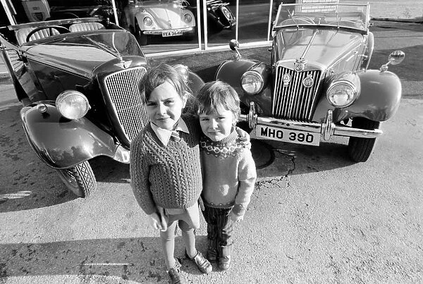 Children with Vintage Cars. Austin and M. G. January 1975 75-00391-003