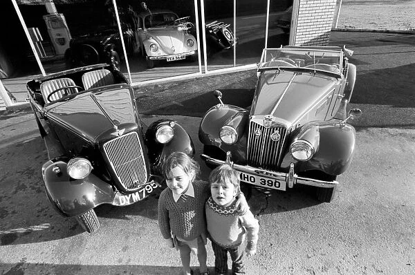 Children with Vintage Cars. Austin and M. G. January 1975 75-00391
