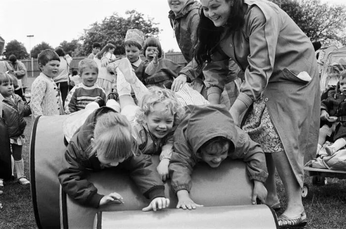 Framed Print : Childrens picnic at Palmer Park, Reading. 20th May 1987 Framed Print : Childrens picnic at Palmer Park, Reading. 20th May 1987