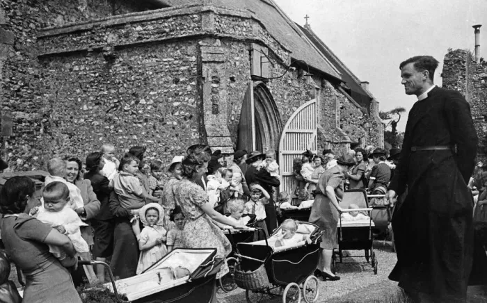 Framed Print : A childrens service being held at a Kessington church July 1942 Framed Print : A childrens service being held at a Kessington church July 1942