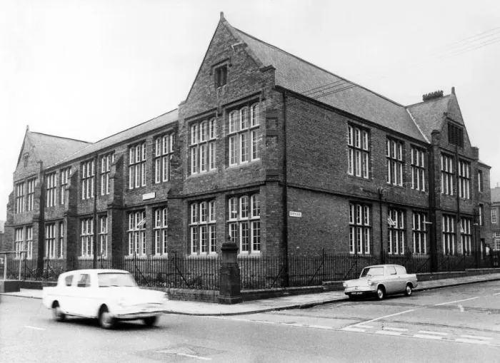 Framed Print : Chillingham Road School, Ninth Avenue, Heaton, Newcastle upon Tyne, , Tyne and Wear Framed Print : Chillingham Road School, Ninth Avenue, Heaton, Newcastle upon Tyne, , Tyne and Wear