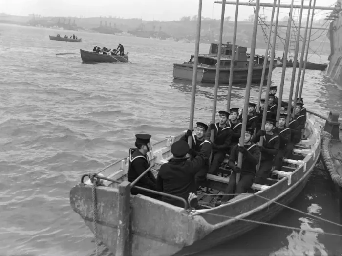 Framed Print : Chinese sailors train with Royal Navy at Devonport. February 1947 006806  /  5