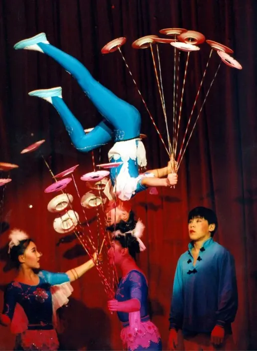 Framed Print : Chinese State Circus performers on stage at the Tyne Theatre in Newcastle