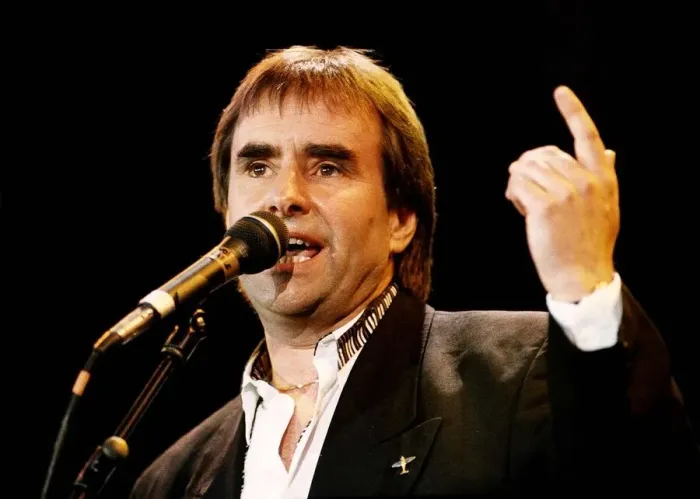Framed Print : Chris De Burgh singer and songwriter performing at the Kurdism Concert in 1991 Framed Print : Chris De Burgh singer and songwriter performing at the Kurdism Concert in 1991