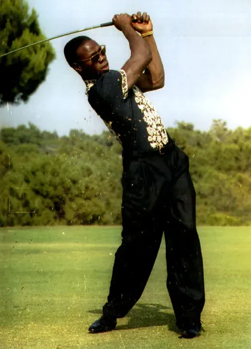 Framed Print : Chris Eubank Boxing On the golf course at Quinta Do Lago Framed Print : Chris Eubank Boxing On the golf course at Quinta Do Lago