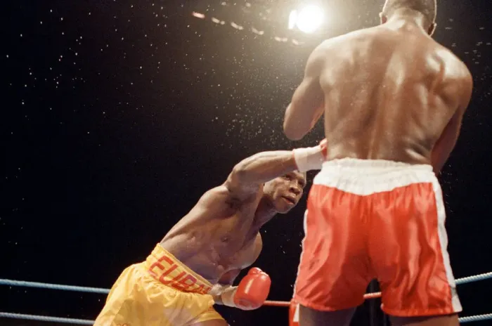 Framed Print : Chris Eubank defends his WBO super-middleweight title against Ron Essett at the Quinta do Framed Print : Chris Eubank defends his WBO super-middleweight title against Ron Essett at the Quinta do