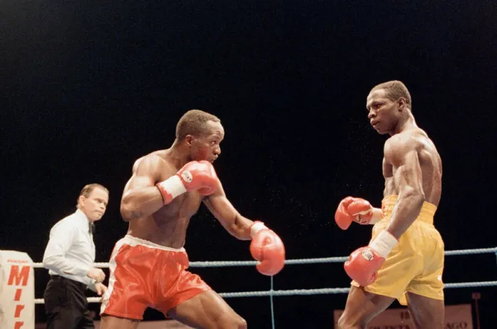 Framed Print : Chris Eubank defends his WBO super-middleweight title against Ron Essett at the Quinta do