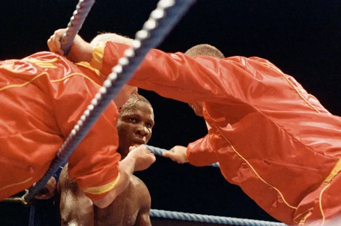 Framed Print : Chris Eubank defends his WBO super-middleweight title against Ron Essett at the Quinta do Framed Print : Chris Eubank defends his WBO super-middleweight title against Ron Essett at the Quinta do
